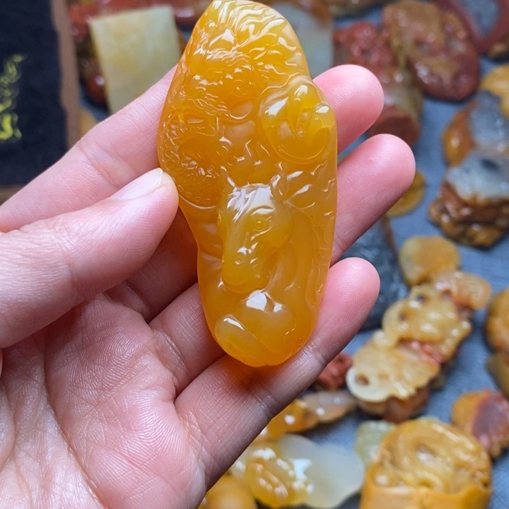 石英质玉（黄龙玉）合金颈饰