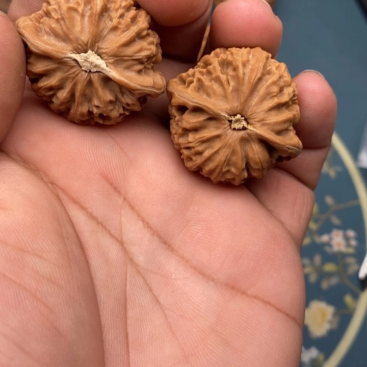 文玩核桃把件二*宫灯