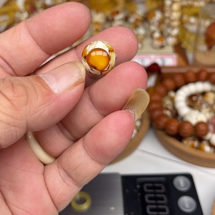 琥珀裸石未镶嵌陈*超35号