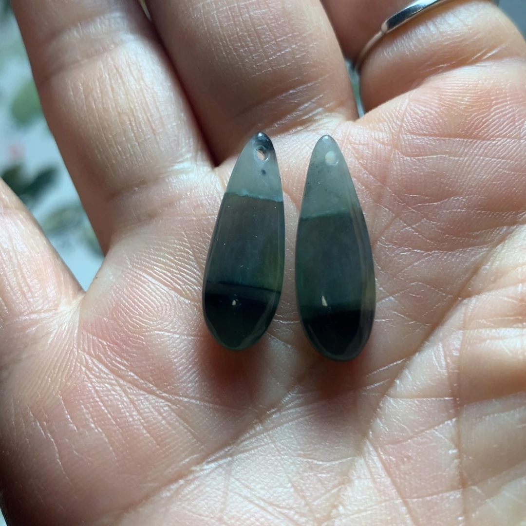 蛇纹石玉未镶嵌耳环