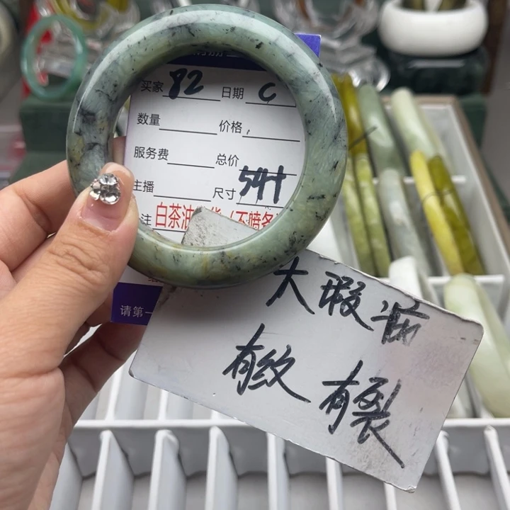蛇纹石玉未镶嵌手镯