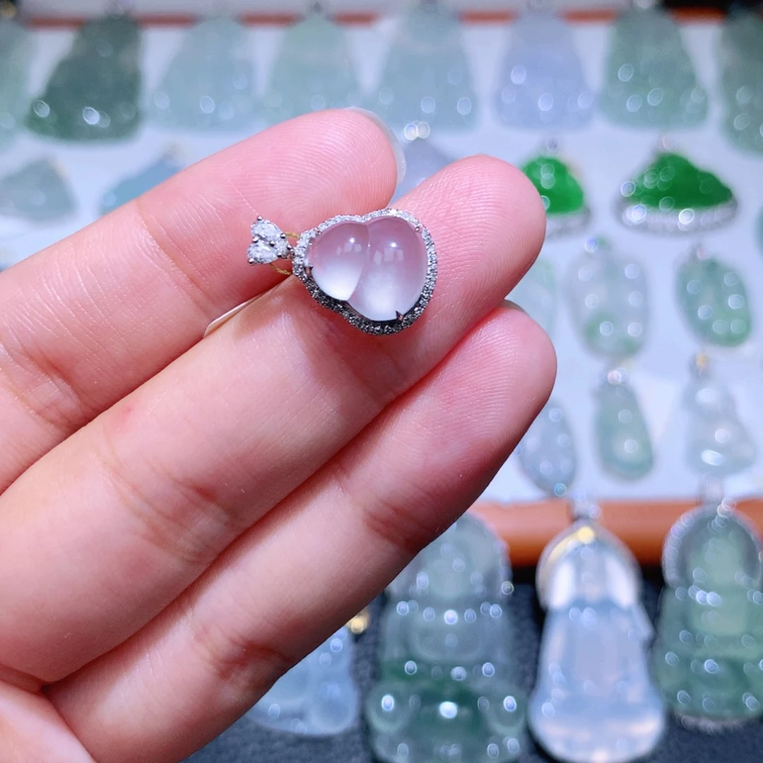 颈饰18K金镶嵌翡翠葫芦