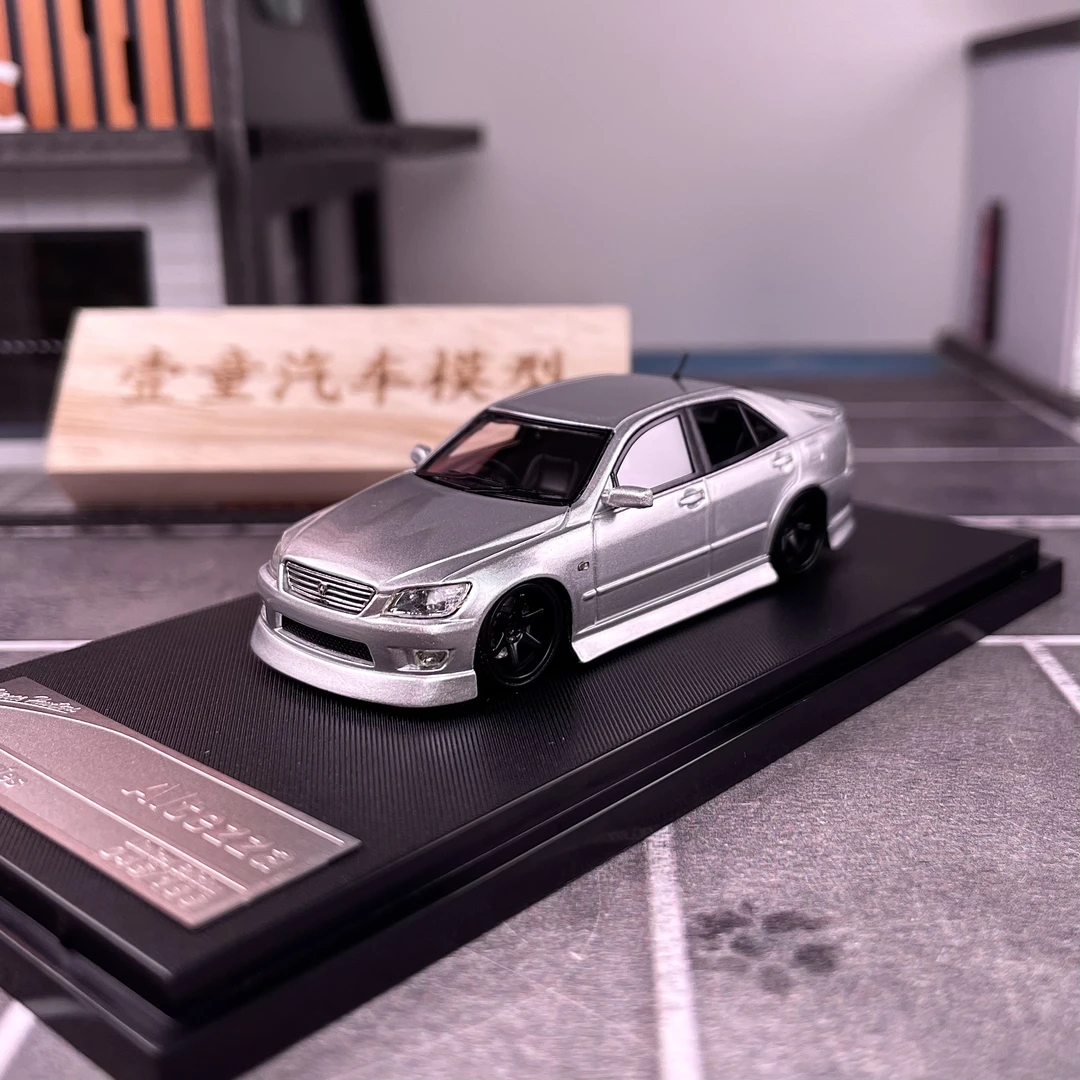【壹童现货】SH 1:64 雷克萨斯IS200 咬地鲨 树脂汽车模型