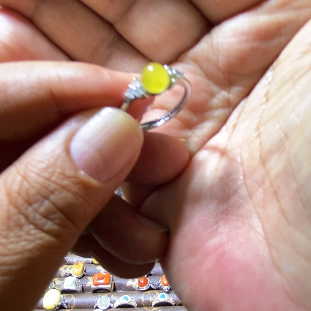 蜜蜡未镶嵌裸石配饰