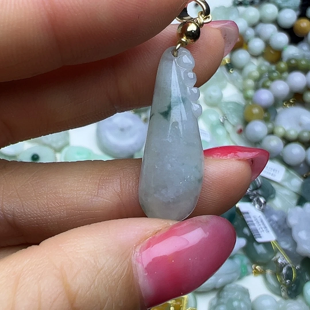 翡翠未镶嵌颈饰富贵