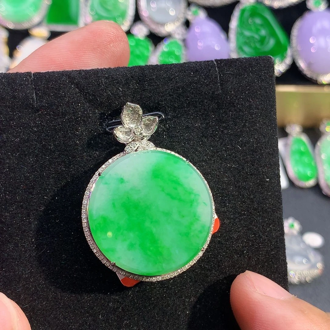 翡翠18K金镶嵌颈饰