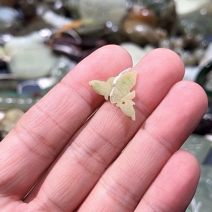 翡翠颈饰未镶嵌花片