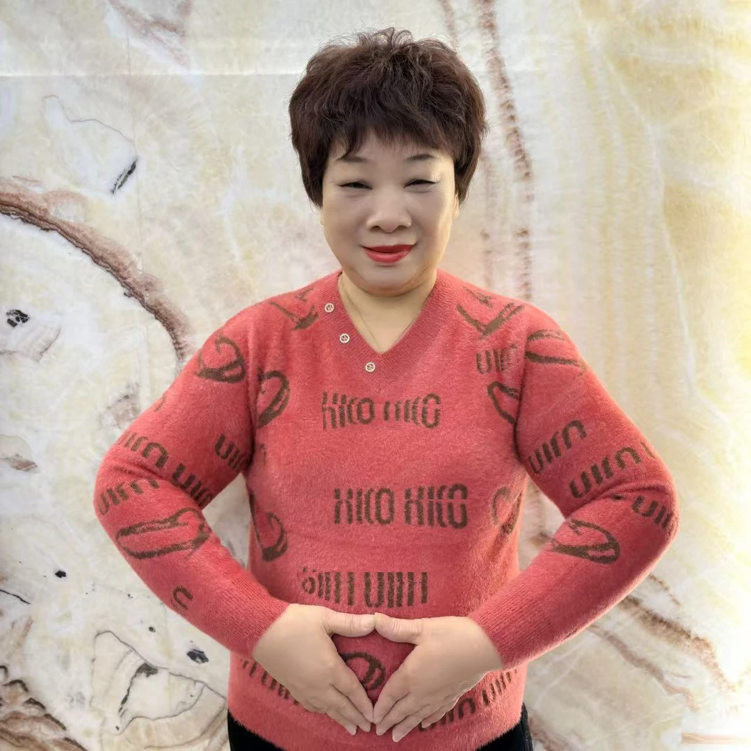 2024新款妈妈装冬季时尚字母双面绒V领毛衣