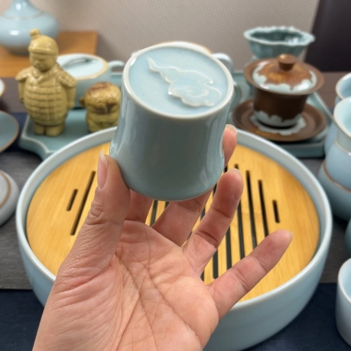杯天青盖置三层石柱石塔