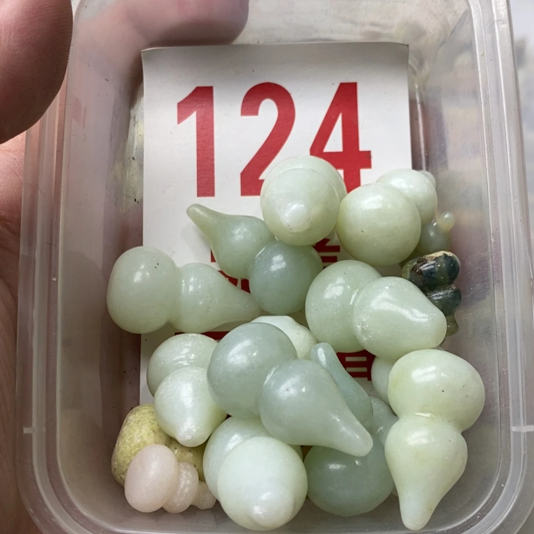 蛇纹石玉挂坠未镶嵌