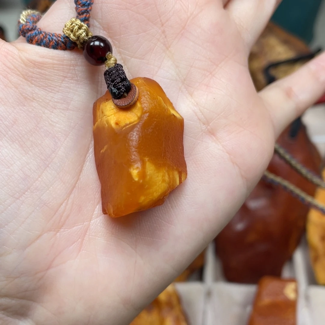 琥珀珠宝奇石未镶嵌