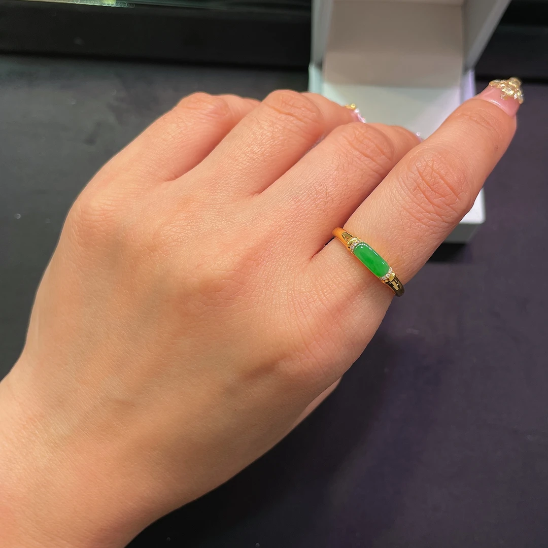天然翡翠A货绿色马鞍戒指
