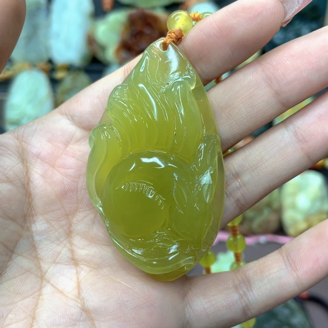 蛇纹石玉颈饰未镶嵌