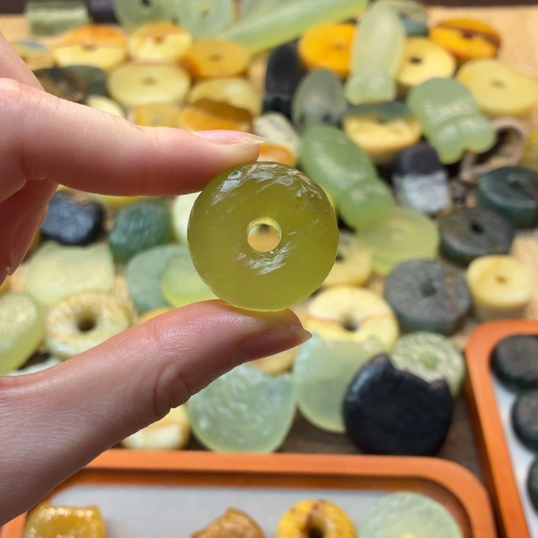 拎****蛇纹石玉未镶嵌颈饰