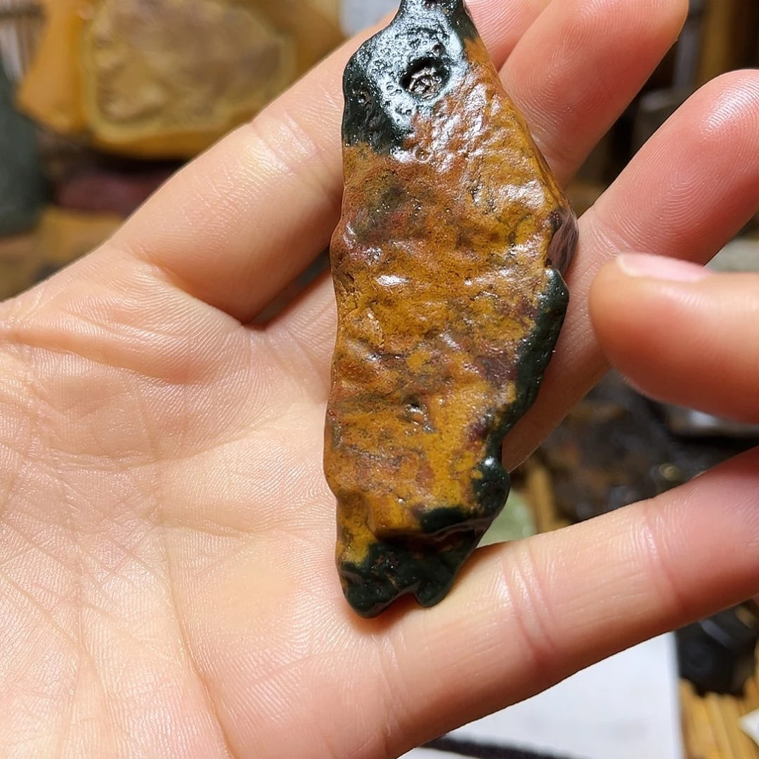 新疆原石雕刻手把件
