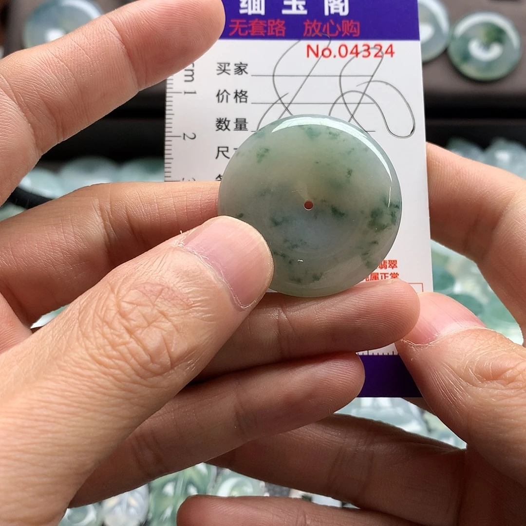 翡翠未镶嵌颈饰吊坠