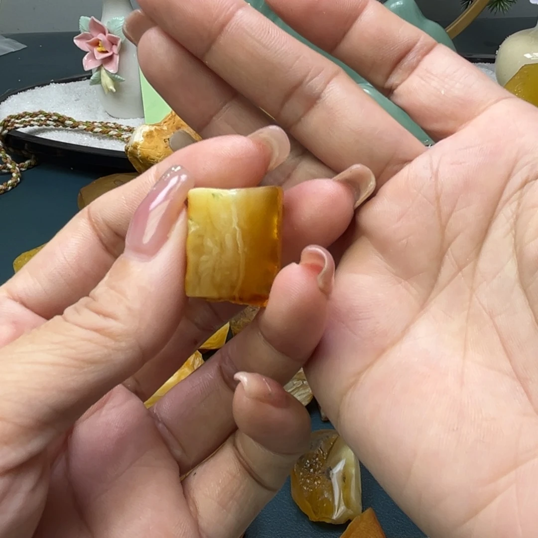 饿***子定制琥珀未镶嵌蜜蜡原石不退不换