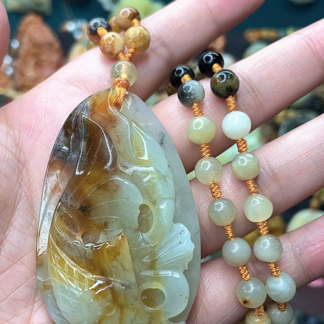 蛇纹石玉颈饰未镶嵌