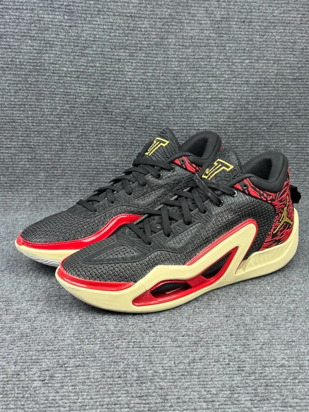 42.5码/99新可配盒/Nike Tatum 1 塔图姆一代 黑金红 低帮篮球鞋