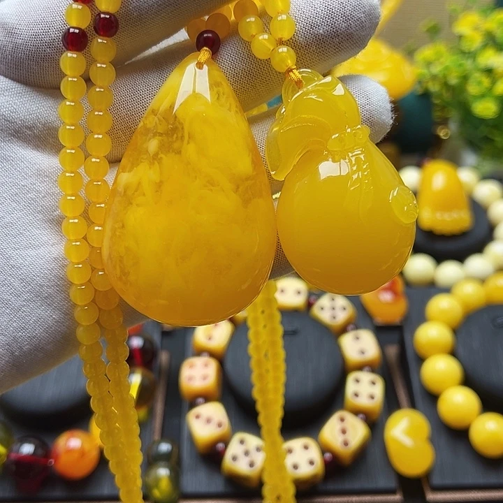 琥珀未镶嵌颈饰蜜蜡