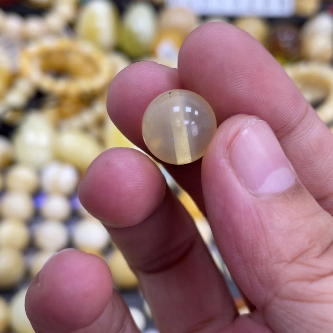 未镶嵌琥珀裸石12mm特色荧光瑕疵福利款