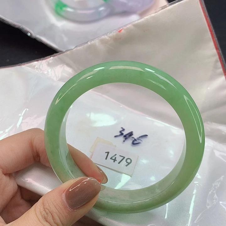 翡翠手镯未镶嵌天然翡翠手镯04