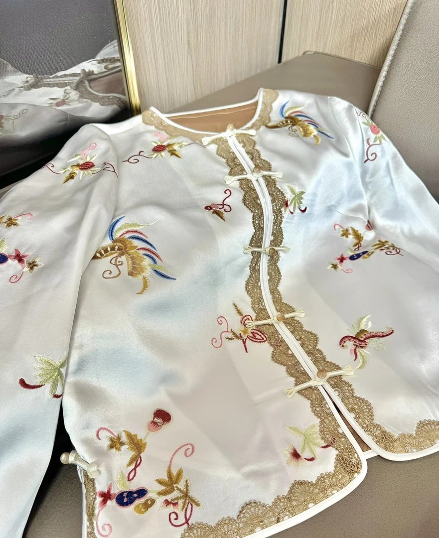 南油朱朱白色提花外套319