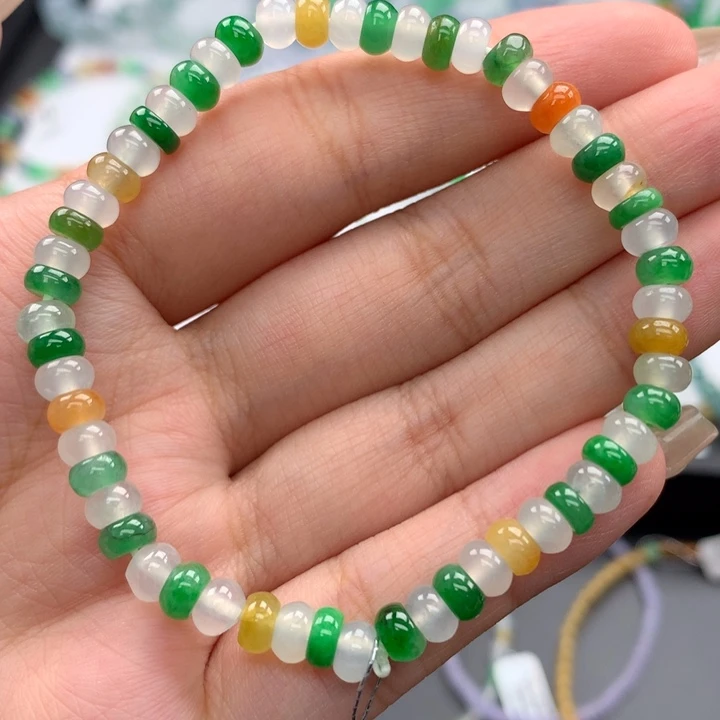 翡翠手镯未镶嵌翡翠