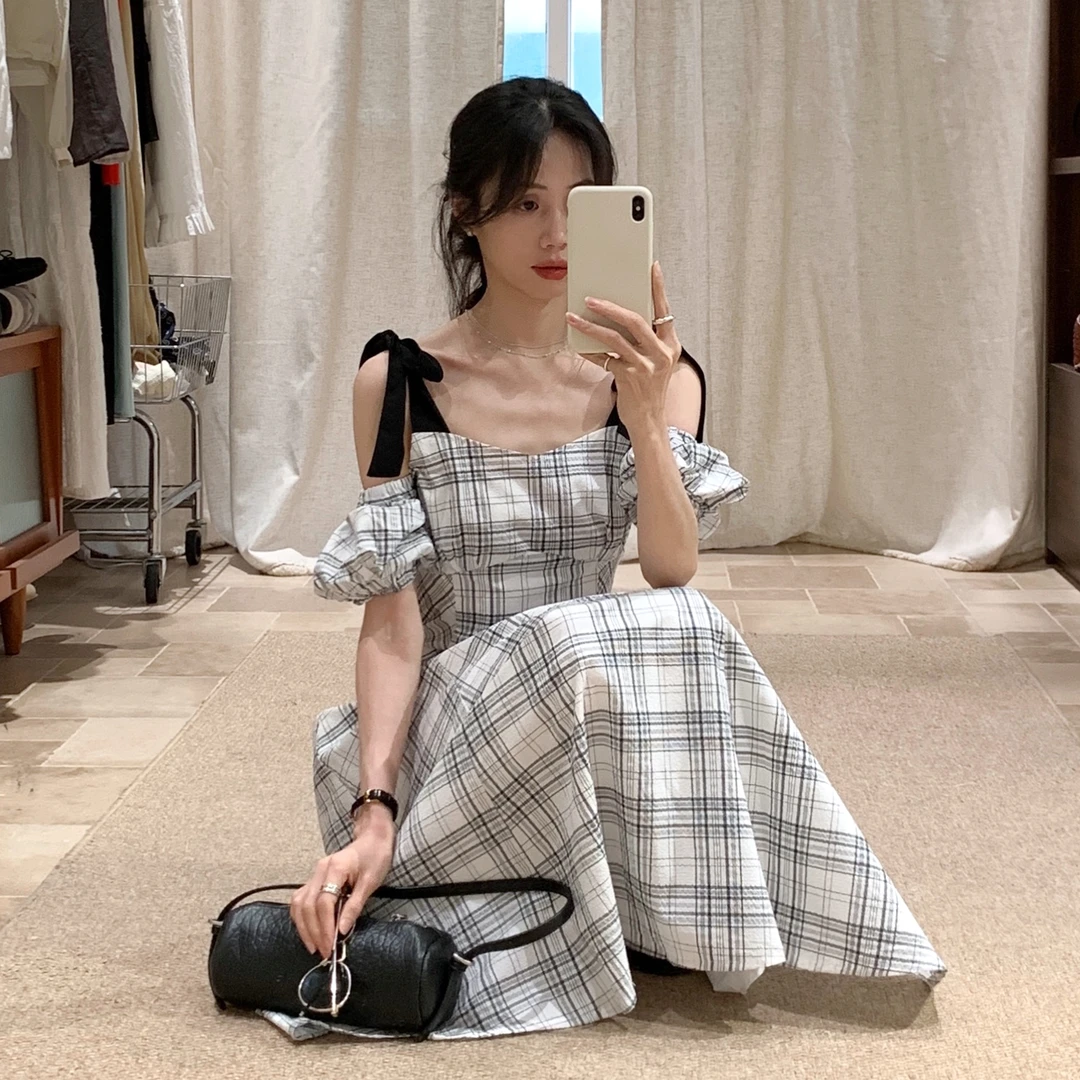 韩系黑白格系绳露肩连衣裙女2025夏新蝴蝶结甜美高级感长裙