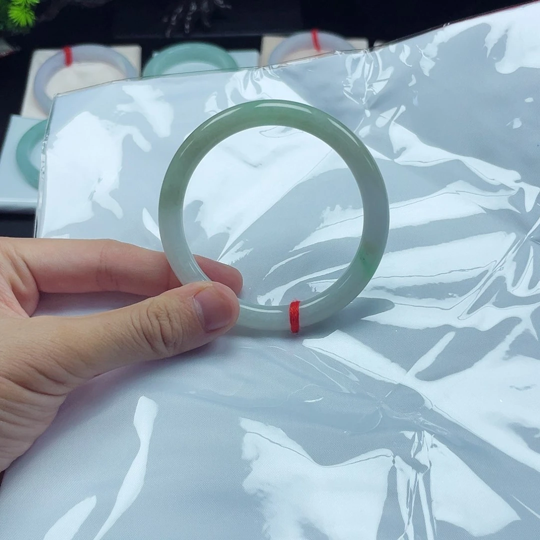 未镶嵌手镯翡翠天然翡翠手镯
