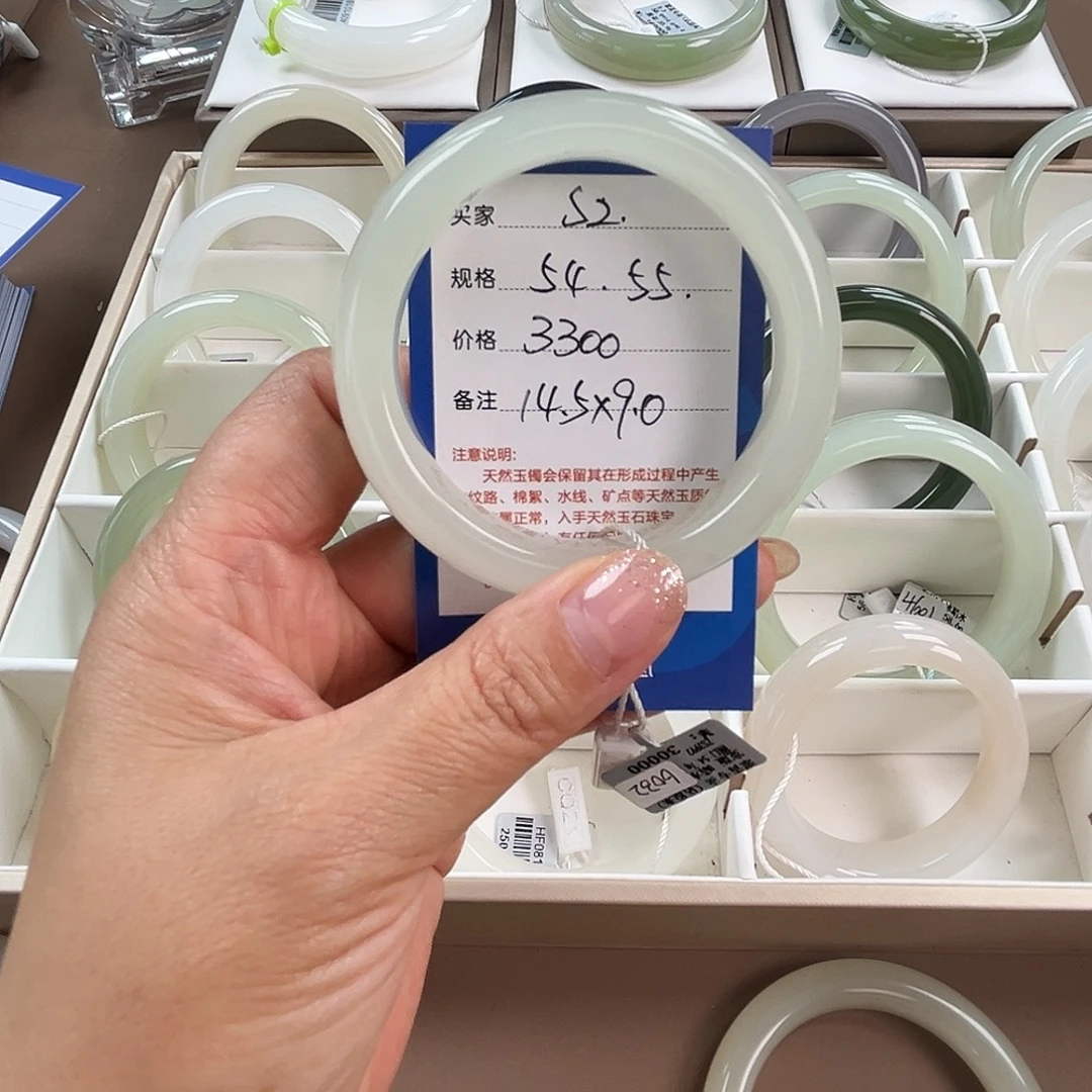 溪***浅未镶嵌手镯和田玉