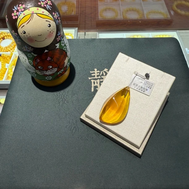俄料金绞蜜吊坠I