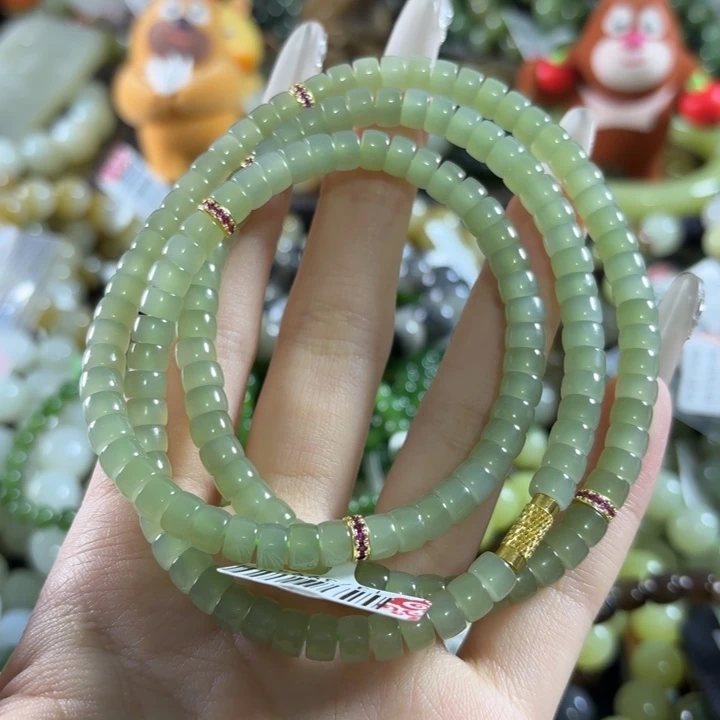 彩***轩和田玉未镶嵌手链拍4发1。138