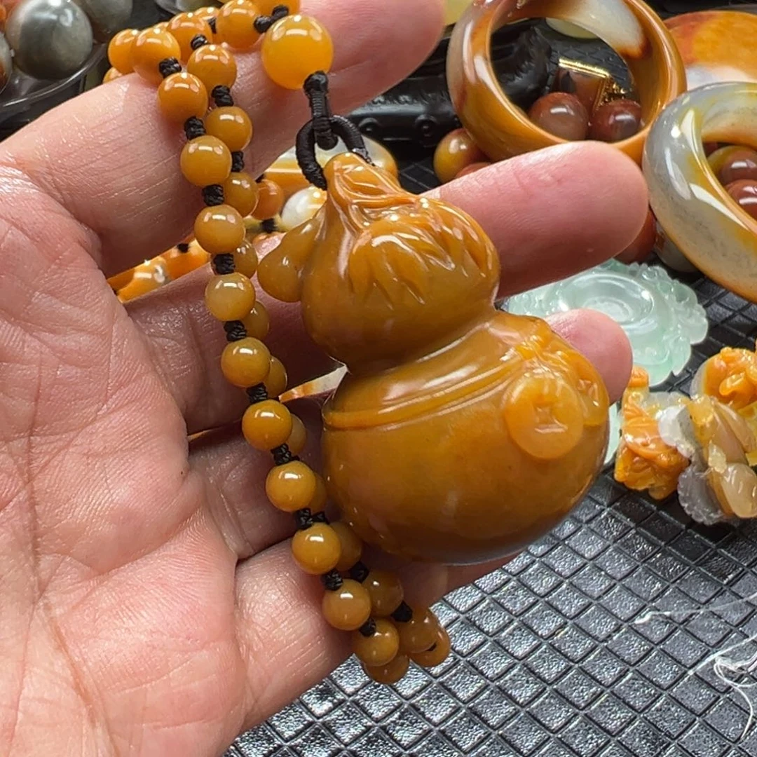 石英质玉未镶嵌颈饰