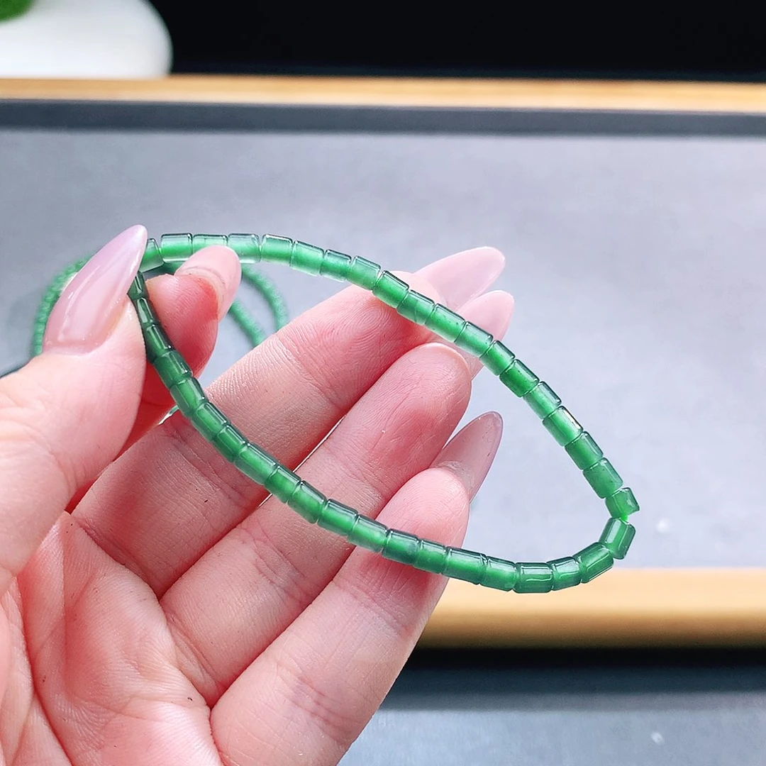 未镶嵌手镯（圆镯）翡翠