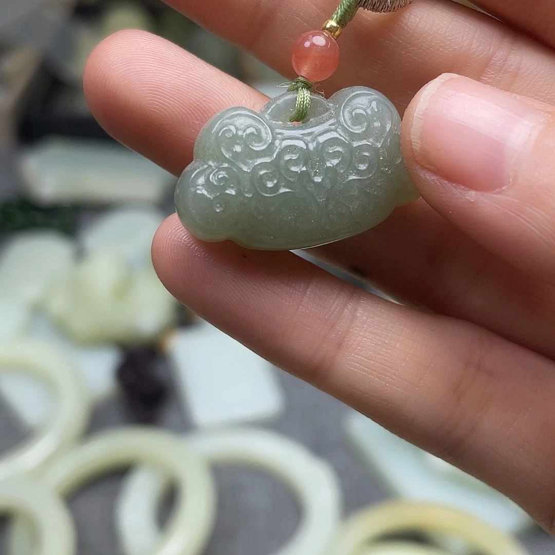 颈饰未镶嵌和田玉（糖玉）