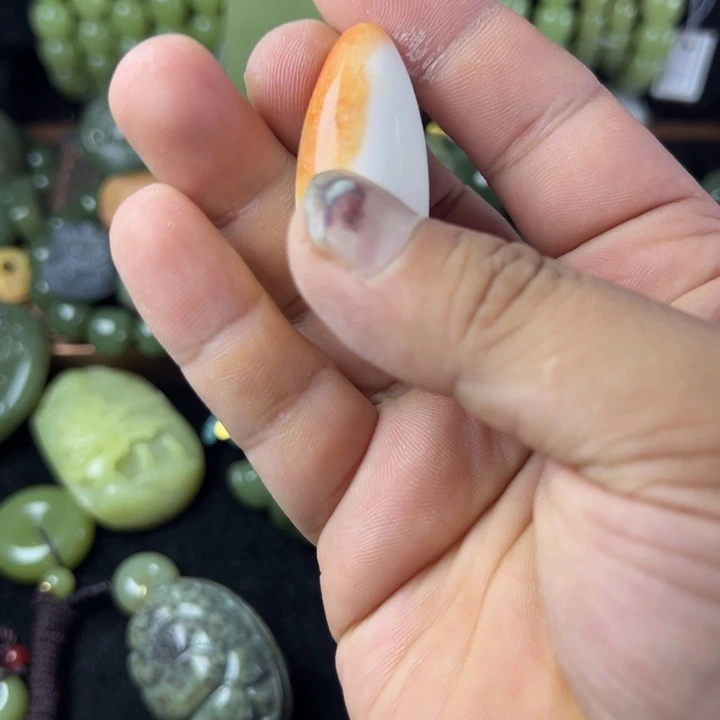 岫岩老玉（透闪石质玉）未镶嵌颈饰
