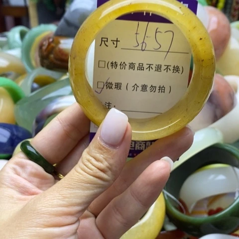 未镶嵌手镯石英质玉