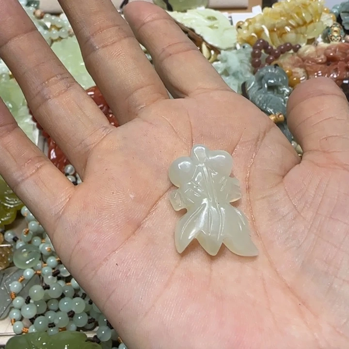 蛇纹石玉吊坠合金小*乖