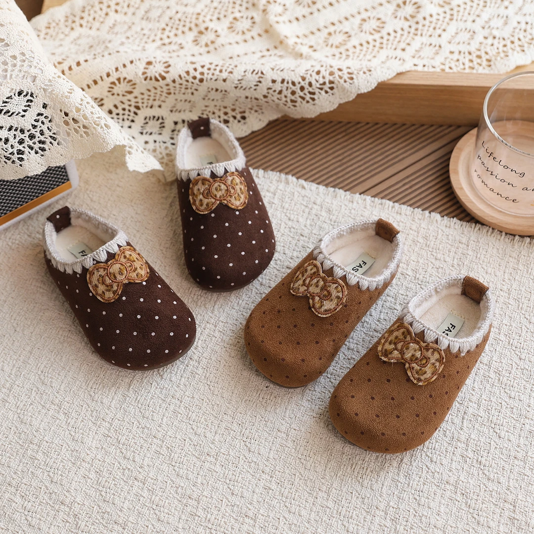 可爱波点韩版儿童棉拖鞋2025冬季新款卡通波点加绒保暖包头外穿鞋