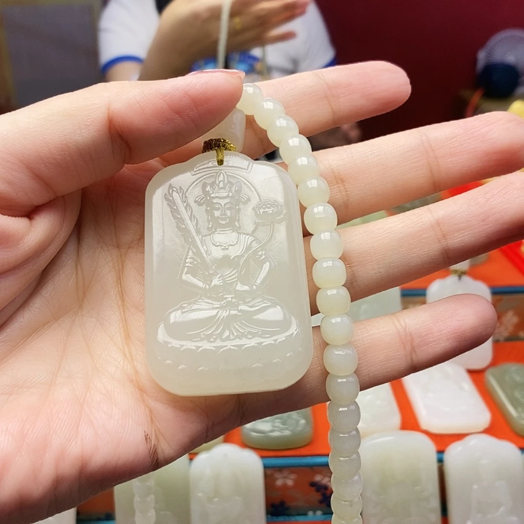 和田玉未镶嵌颈饰不****言