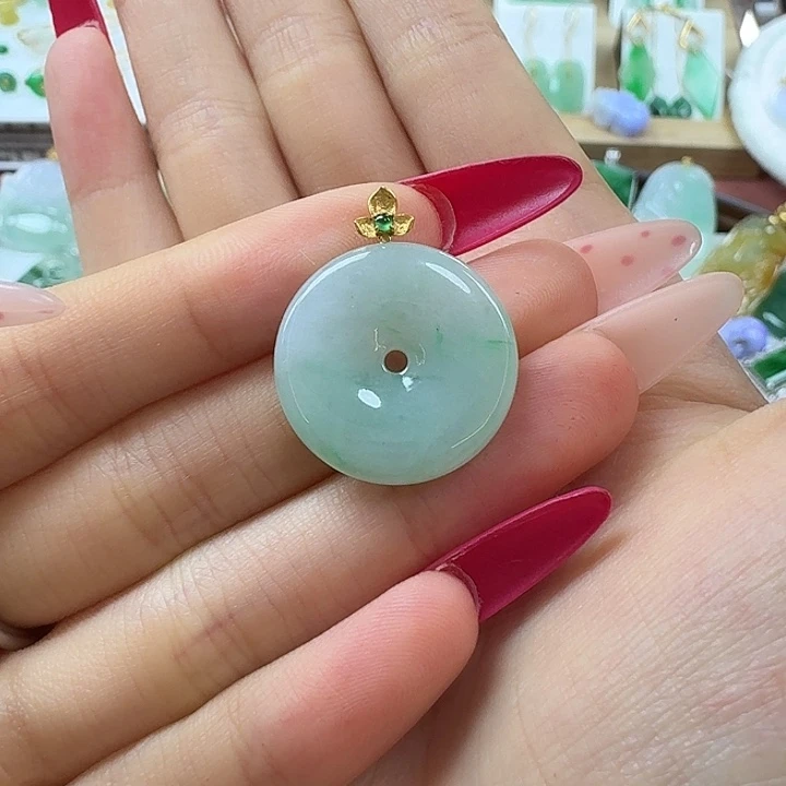 翡翠未镶嵌颈饰平安扣