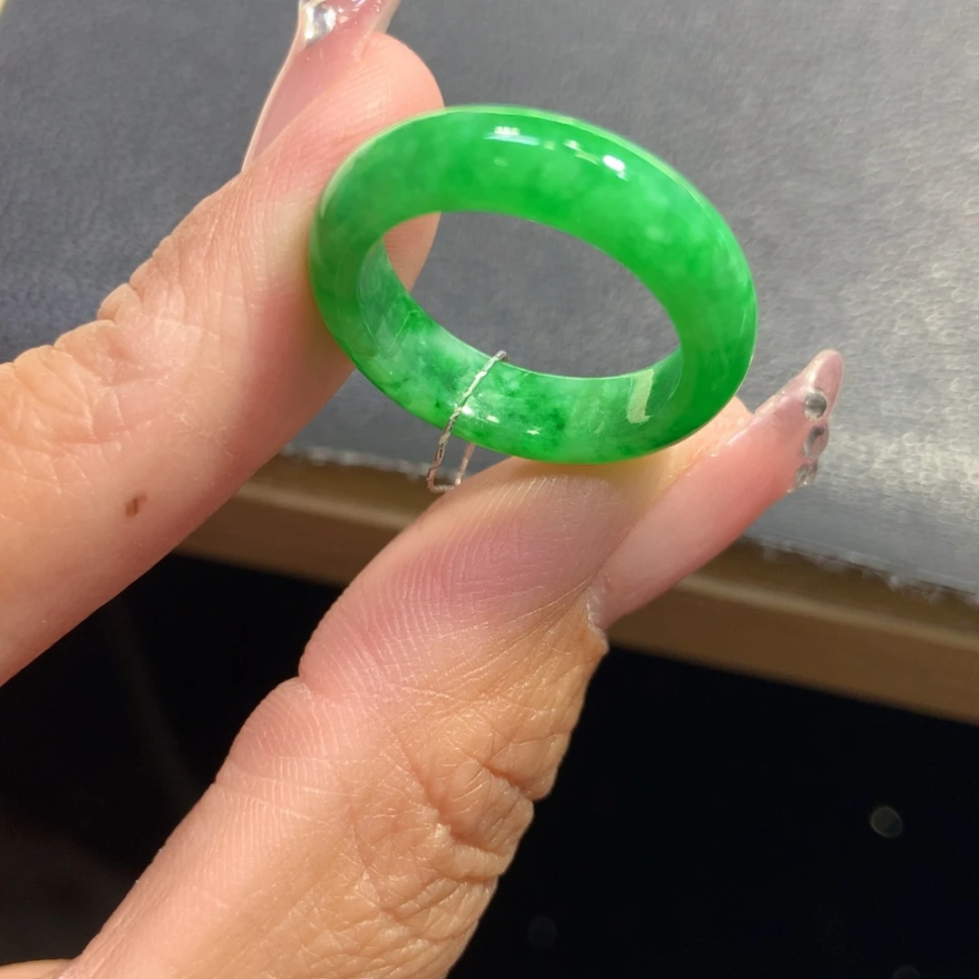 翡翠戒指未镶嵌翡翠