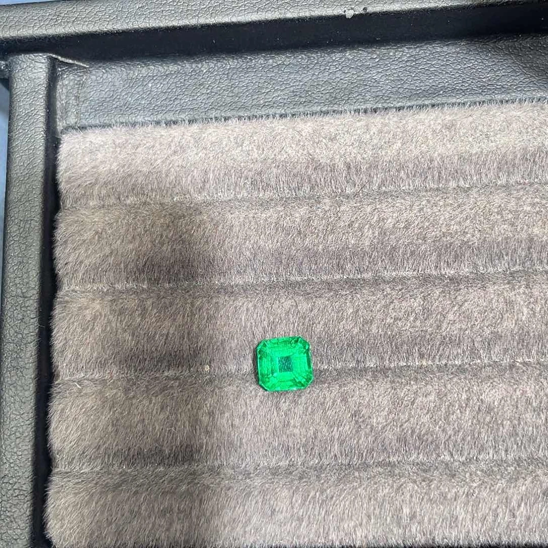 祖母绿裸石1.6ct沃顿潘杰希尔吉尔德vb