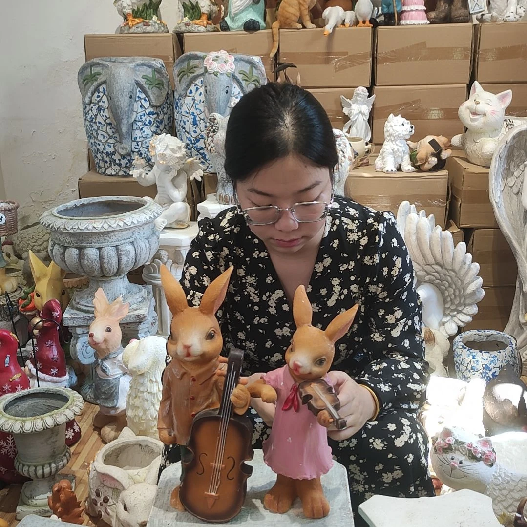 合成树脂树脂拉琴兔子一对