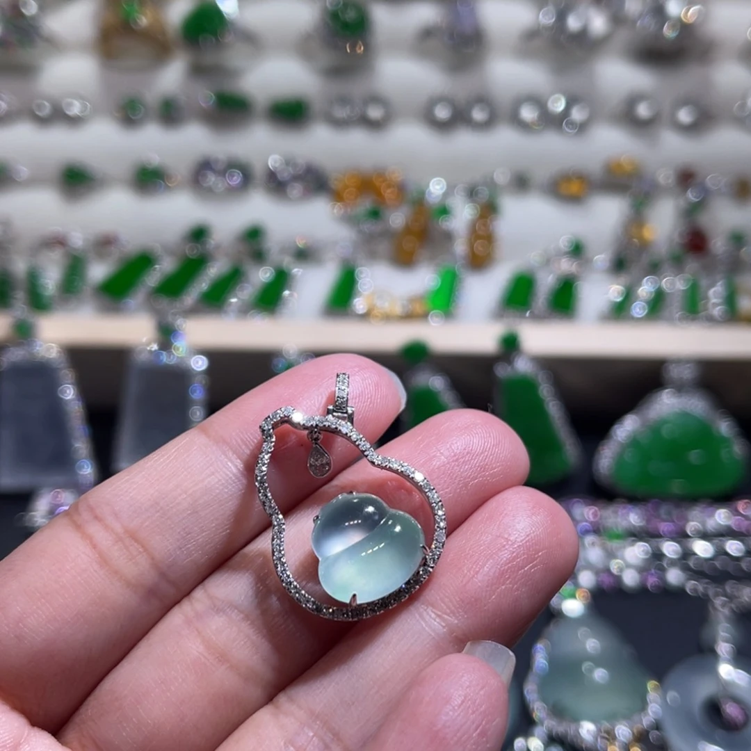 翡翠吊坠(不含链)18K金镶嵌