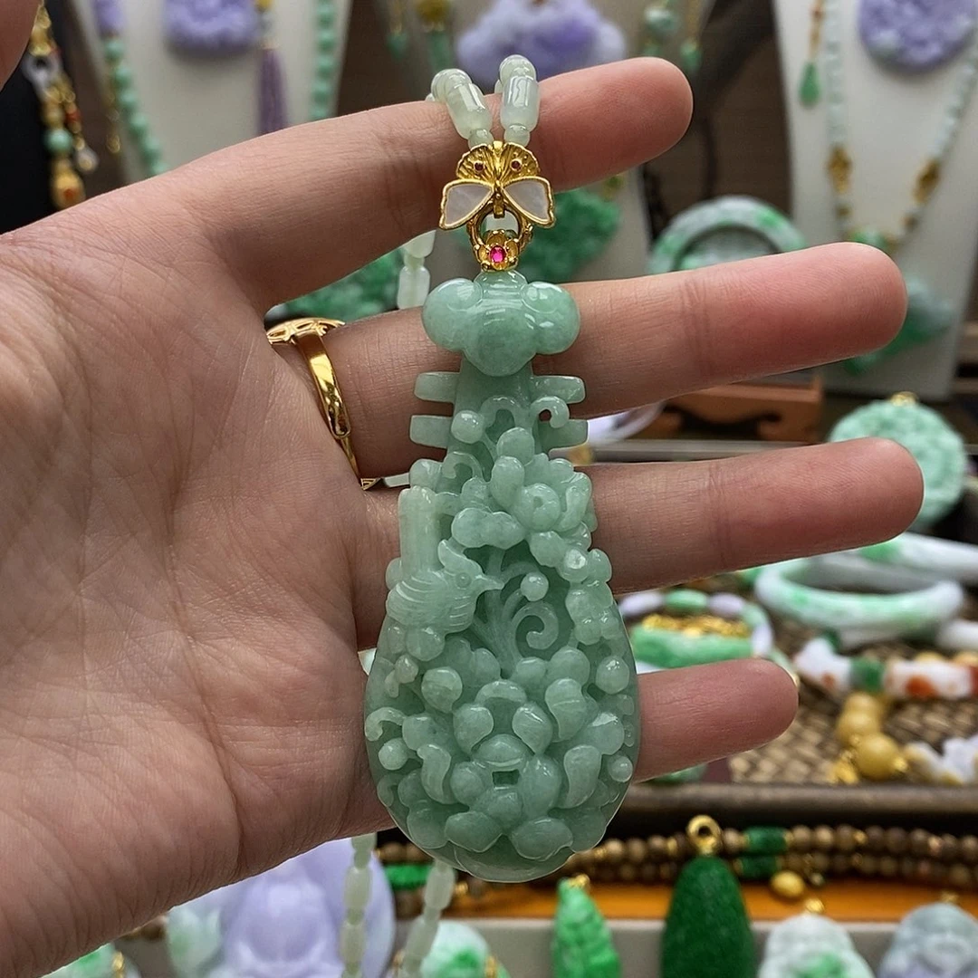 翡翠未镶嵌颈饰吊坠