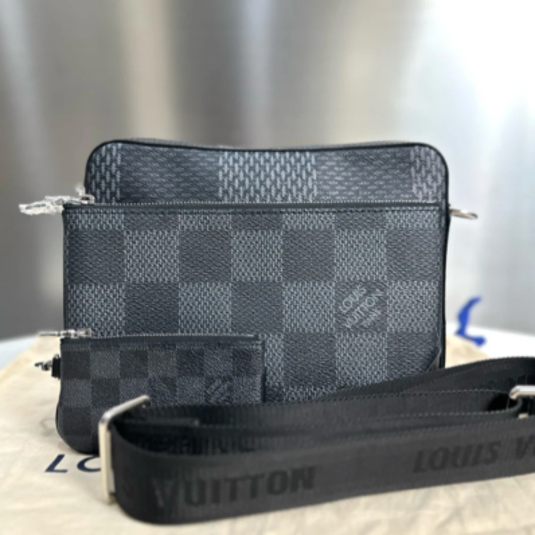 99新 LouisVuitton/路易威登 石墨色三合一邮差包 11321252