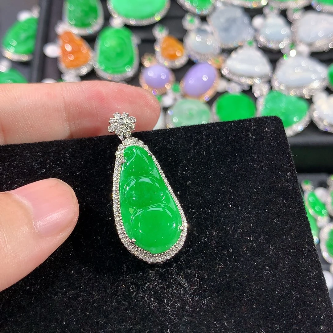 翡翠18K金镶嵌颈饰