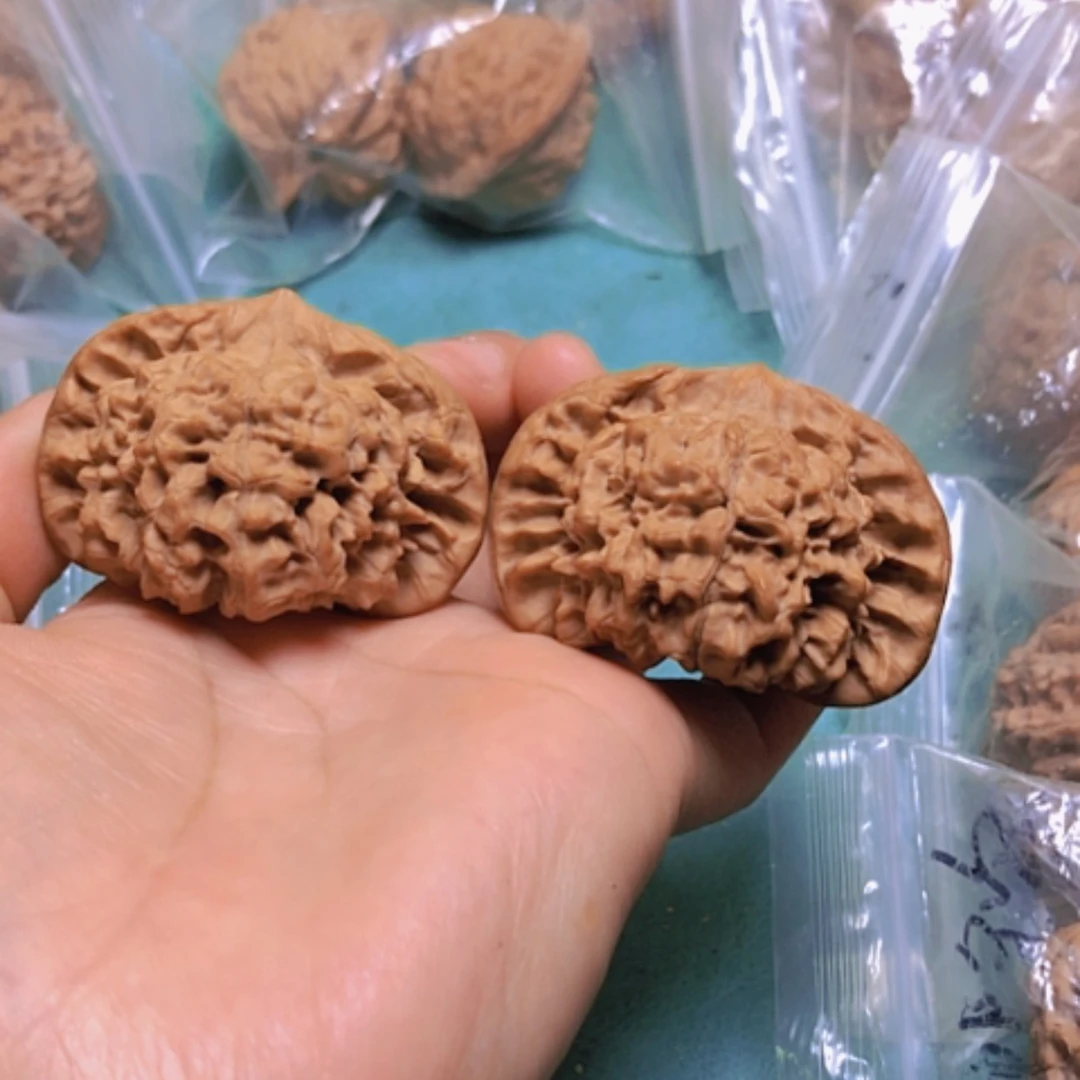 【闪购商品】核桃摆件49官帽修尖